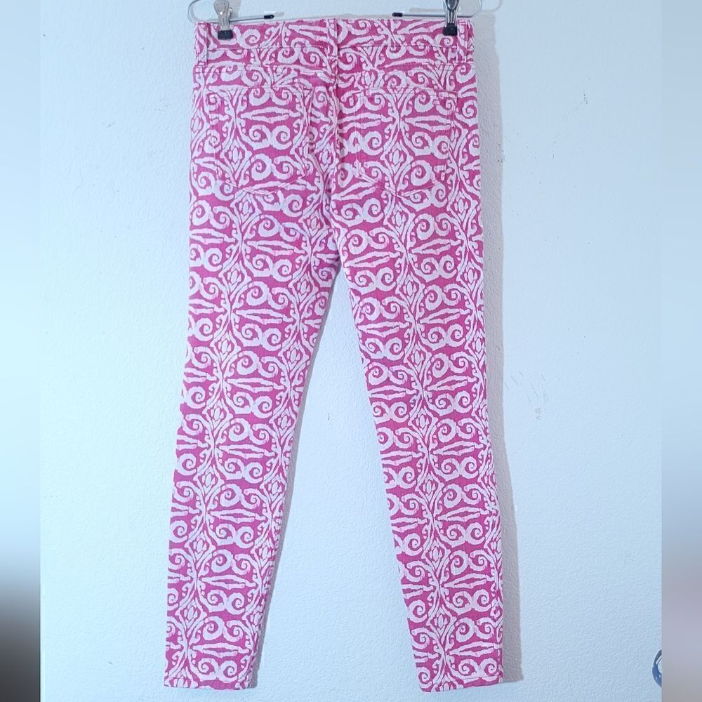 Vineyard Vines Pink & White Damask Scroll Print Stretch Skinny Jeans - Picture 4 of 12